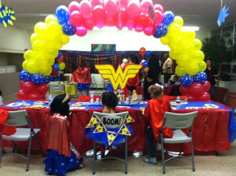 Photo 7 of 38: Superhero / Birthday "Wonder Woman (Shabby Chic)" Superhero Birthday Party Ideas, Avengers Birthday Party Decorations, Wonder Woman Cake, Wonder Woman Birthday Party, Women Party Ideas, Superhero Party Decorations, Wonder Woman Outfit, Wonder Woman Party, Superhero Decorations