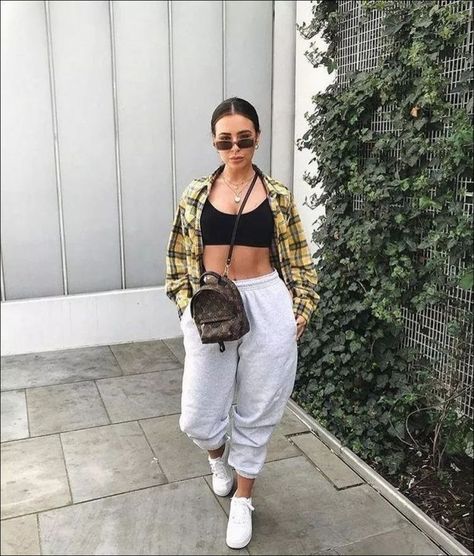 be53ee61104935234b174e62a07e53cfdesc34365022ri Sweats And Flannel Outfits, Comfy Flannel Outfit, Sweatpants Outfits, Flannel Outfits, Skandinavian Fashion, Ootd Inspo, Populaire Outfits, Lazy Outfits, Lazy Day Outfits