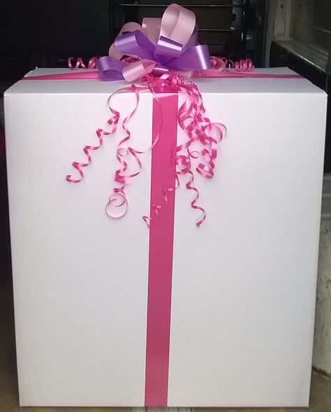 An amazing boxed balloon surprise ! Ready for delivery to make somebody's birthday very happy !! Balloon Box Surprise, Birthday Balloon Surprise, Balloon Gifts, Balloon Surprise, Balloon Bouquet Diy, Flower Toy, Balloon Box, Surprise Box Gift, Bff Birthday