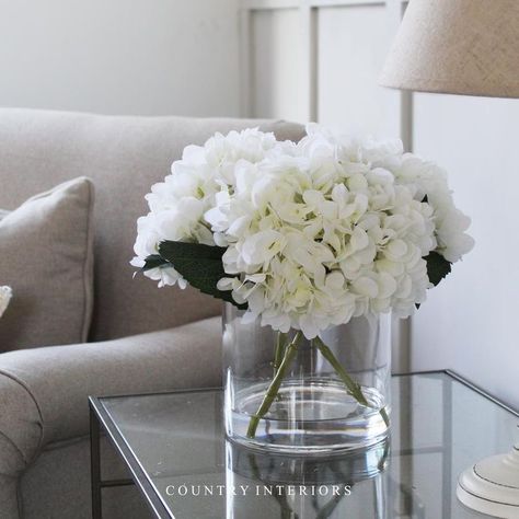 Round Vase Flower Arrangements, Flowers Coffee Table, A Well Dressed Home, Vase Flower Arrangements, Fancy Aesthetic, Lounge Diner, Feminine Home, Lunch Table, Country Interiors