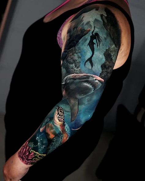 Get ready to dive into the world of shark tattoos and discover their unique symbolism and style. We invite you to learn more about their meaning, as well as choose a design that's right for you. Sea Tattoo Design, Sea Tattoo Sleeve, Ocean Theme Tattoos, Ocean Sleeve Tattoos, Ocean Sleeve, Dove Tattoos, Sea Tattoo, Tattoo Forearm, Shark Tattoo