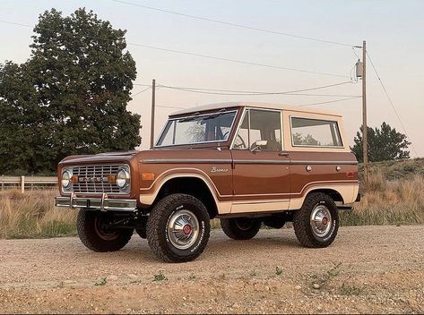 70s Ford Bronco, Vintage Ford Bronco, 1970s Cars, Vintage Bronco, Brown Car, American Pickup Trucks, 70s Cars, Classic Ford Broncos, Old Vintage Cars