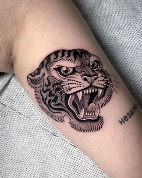 Traditional Tiger Tattoo, Aztec Tattoos Sleeve, Japanese Tattoo Women, Tiger Tattoos, Tattoo Maker, Panther Tattoo, Forarm Tattoos, Getting A Tattoo, Old School Tattoo Designs