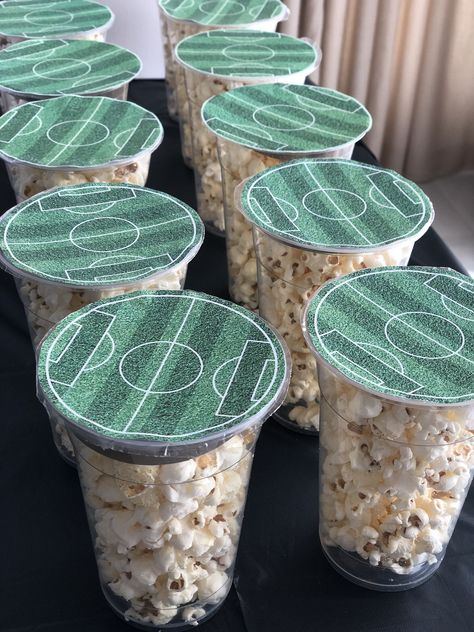 Boys Soccer Birthday Party, Soccer Birthday Theme, Soccer Centerpieces, Soccer Team Party, Soccer Party Decorations, Chivas Wallpaper, Popcorn Decorations, Soccer Theme Parties, Football Theme Birthday