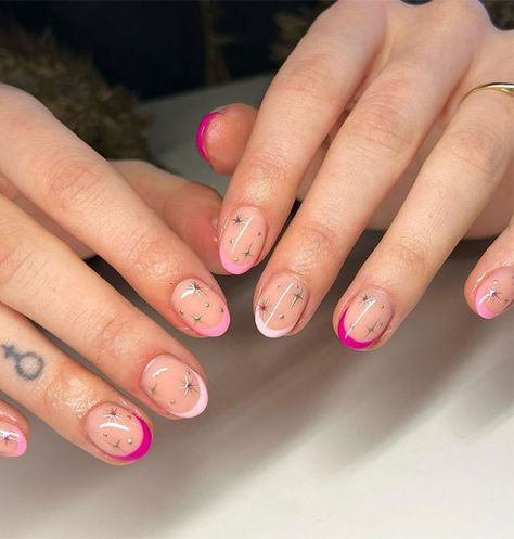 Stars French Tip Nails, French Nail With Star, Short Nails Art Pink, Star Decal Nails, Simple Nail Art Stars, Pink Star Nails Short, Star Nail Designs Short, Short Nails Ideas Stars, French Tip And Star Nails