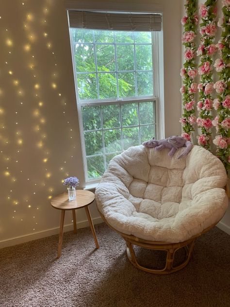 Chilling Area In Bedroom, Comfy Room Corner, Cute Couch For Bedroom, Comfy Bedroom Ideas Aesthetic, Hangout Corner In Bedroom, Chairs For Small Bedrooms, Small Hang Out Room Ideas, Little Couches For Bedroom, Aesthetic Bedroom Chair