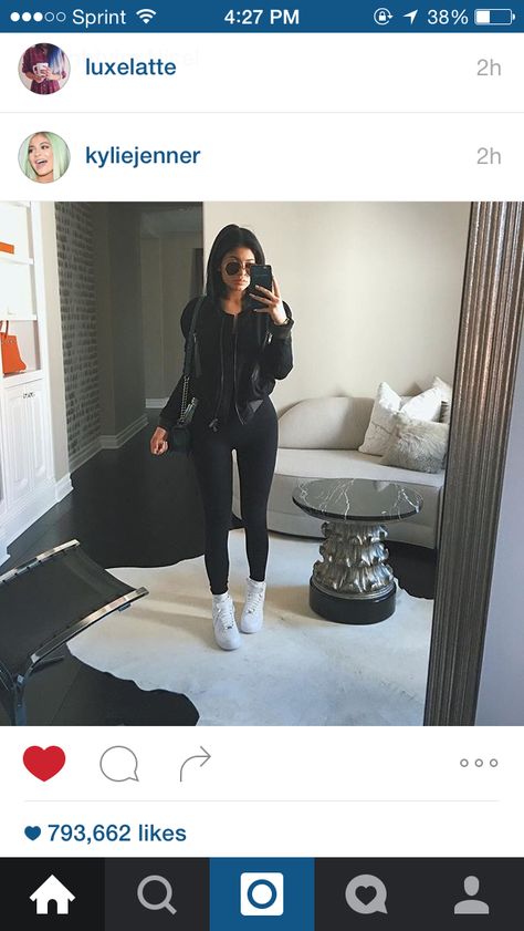 Estilo Kylie Jenner, Fashion College, Jenner Sisters, Kylie Jenner Outfits, Kylie Jenner Style, King Kylie, Jenner Outfits, Jenner Style, Modieuze Outfits