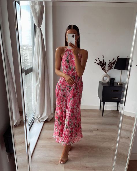 Boho Robes, Guest Attire, Wedding Attire Guest, Halter Maxi, Looks Chic, Flowy Dress, Mode Inspiration, Summer Maxi Dress, Wedding Guest Outfit