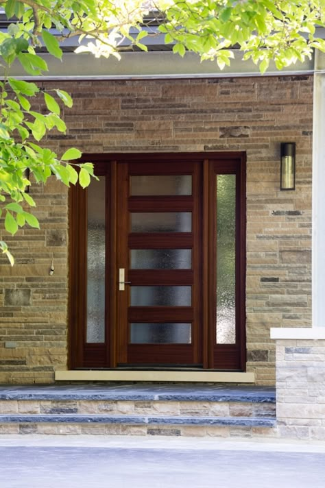 Front door featuring rain glass - Decoist Contemporary Front Doors, Mdf Panel, Modern Renovation, Modern Front Door, Contemporary Exterior, Exterior Renovation, Wooden Front Doors, Wood Front Doors, Shaker Doors