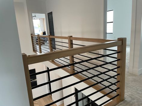 Horizontal Spindles Railing Ideas, Interior Balcony Railing Design, Modern Loft Railing Ideas, Indoor Loft Railing Ideas, Stairs With Horizontal Railing, Stairway Railing Ideas Banisters, Horizontal Stair Railing Ideas, Horizontal Railing Stairs, Stair Railing Ideas Half Walls