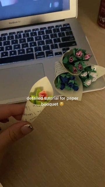 How To Make Paper Roses Tiktok, Paper Flowers Tiktok, How To Make Paper Flower Bouquet Tiktok, Tiktok Flower Bouquet, How To Make Paper Flowers Tiktok, How To Make A Paper Flower Bouquet, Paper Flower Bouquet Diy, Flower Bouquet Drawing, Crafts To Do When Your Bored