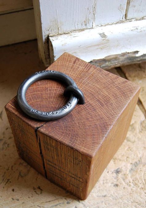 DIY Door Stop Designs Your Home Needs Right Now Diy Doorstop, Diy Holz, Door Stops, Wood Creations, Door Stopper, Design Your Home, Diy Door, Western Decor, Door Stop