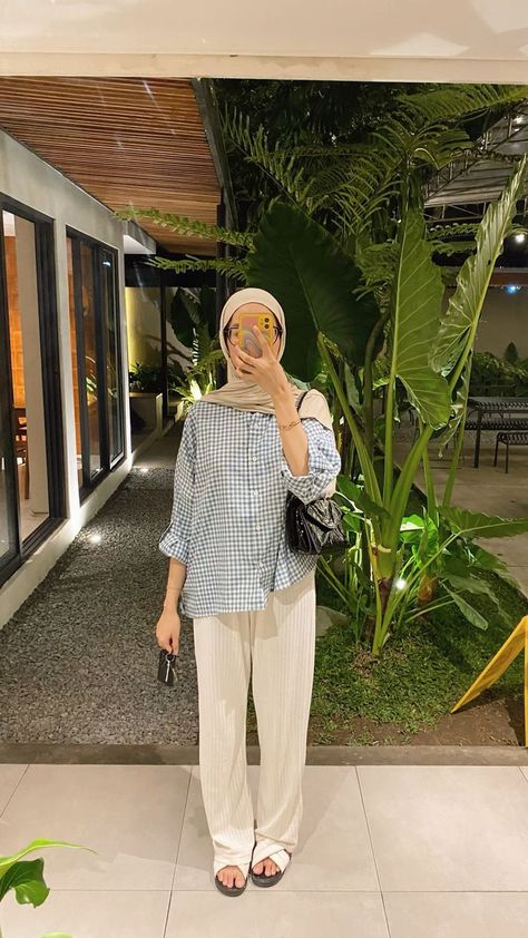 𝐅𝐨𝐥𝐥𝐨𝐰 𝐝𝐚𝐧 𝐓𝐞𝐦𝐮𝐤𝐚𝐧 𝐈𝐧𝐬𝐩𝐢𝐫𝐚𝐬𝐢𝐦𝐮 𝐃𝐢 𝐒𝐢𝐧𝐢 !! #hijabcasual #gamissyari #FlashSale #photography #hijabibloggers #hijab_am_ #styleblogger #hijabinstan #hijabchamber #Terbaru #hijabdaily Casual Outfits Hijab, Outfit Ngampus, Ootd Simple, Outfit Hijab Casual, Stylish Outfits Casual, Ootd Hijab Casual, Casual Chic Outfits, Casual Work Outfits Women, Muslim Outfits Casual