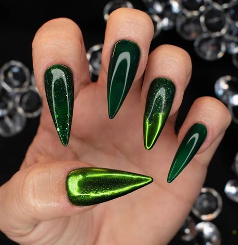 40+ Festive St. Patrick's Day Nails To Celebrate The Day | Le Chic Street Saint Patricks Day Nails, Irish Nails, Saint Patrick Nail, Stiletto Press On Nails, Glitter Press On Nails, Medium Stiletto, Nails Gel Polish, St Patricks Day Nails, Nail Acrylic