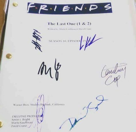 F.R.I.E.N.D.S Script for last season last episode with signature of 6 friends Friends Facts, Friends Sitcom, Friends Room, 6 Friends, Famous Songs, Friends Heart, 90s Sitcoms, Pick Up Lines Funny, Smelly Cat