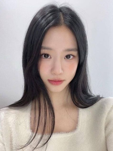 Natural Long Straight Hairstyle Cute Korean Hairstyles, Cute Side Bangs, Inspired Hairstyles, No Bangs, Korean Hairstyles, Beauty Tutorial, Korean Hair Color, Hairstyles For Girls, Low Ponytail