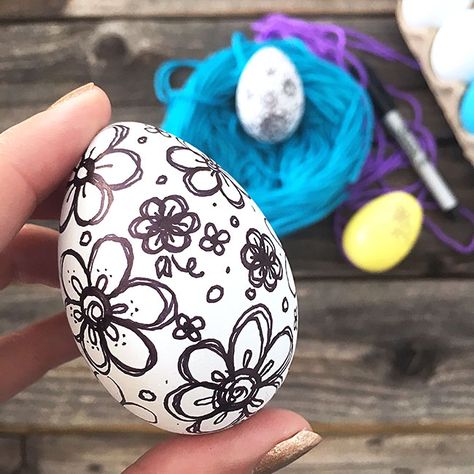 Draw on craft eggs Drawing On Eggs Ideas, Drawing On Eggs, Egg Throwing Paint, Easter Egg Drawing, Eggs Doodz, Egg Dishes Drawing, Easter Eggs Ideas, Egg Drawing, Paint Filled Eggs On Canvas