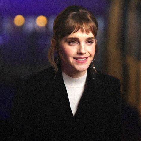 Emma Watson Bangs Short, Micro Bangs Emma Watson, Emma Watson Micro Bangs, Emma Watson Bangs, Wolf Hair, Long Fringe Hairstyles, Emma Willis, Baby Bangs, Bob Haircut With Bangs