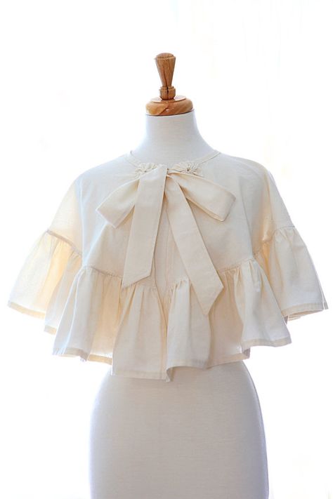 Victorian Era Accessories, Victorian Hats Woman, Victorian Vintage Dress With Ruffles, Classic White Victorian Dress With Ruffles, Fitted Victorian Ruffle Top, White Victorian Ruffled Dress, Victorian Inspired Fashion, Victorian Vintage White Ruffled Dress, Cape Women