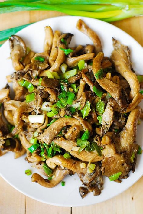 Oyster mushrooms, garlic, and green onions saute (Paleo, Gluten Free) Oyster Mushroom Recipe, Mushroom Recipes Healthy, Liver And Onions, Oyster Mushroom, Oyster Mushrooms, Vegetarian Food, Mushroom Recipes, Culinary Arts, Vegetable Dishes