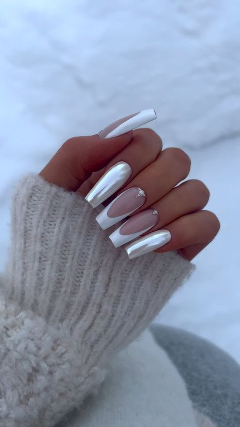 Silky look 🩶🤍🩶🤍 ————————————————————————— Products used: • Color Gel ”Premium White” • Cover Gel Ivory Glow • Polarlight Pigment ”Angel… | Instagram White French Nails With Chrome, White Chrome Nails Designs, Chrome Nails White, French Tip Chrome Nails, Chrome French Nails, Chrome Coffin, Chrome French Tip, Chrome French, White Chrome Nails