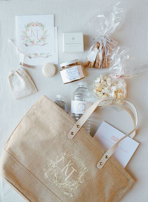 Wedding welcome bag Alfresco Wedding, Welcome Baskets, Wedding Welcome Gifts, Destination Wedding Welcome Bag, Welcome Bag, Practical Wedding, Wedding Welcome Bags, Wedding Favor Bags, Event Planning Design