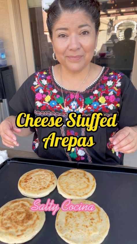 Encanto Recipes, Stuffed Arepas, Pupusa Recipe, Disney Meals, Table Snacks, Salty Cocina, Colombian Dishes, Arepas Recipe, Movie Food