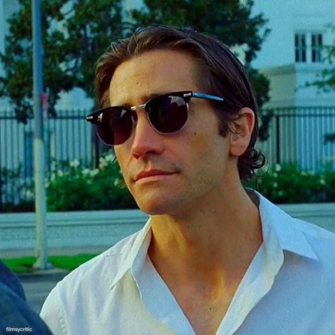 #JakeGyllenhaal lost 20 pounds for his role in #Nightcrawler (2014). This was Gyllenhaal's own idea, as he visualized Lou as a hungry… Louis Bloom, Jack Gyllenhaal, Lost 20 Pounds, Aesthetic Era, Insta Profile, Girl Movies, Escape Reality, Jake Gyllenhaal, Better Call Saul