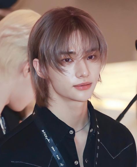 Hyunjin New Hair, Hombre Aesthetic, Hair Mullet, Kpop Hair, Korean Guys, Cut Hair, Mullet Hairstyle, Drama Queens, Color Inspo