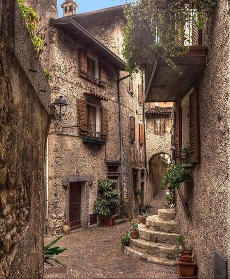 Scanno Abruzzo Italy Abruzzo Italy, Garda Italy, Italian Village, Destination Voyage, Italy Photo, Medieval Town, Beautiful Villages, Cozy Place, Umbria