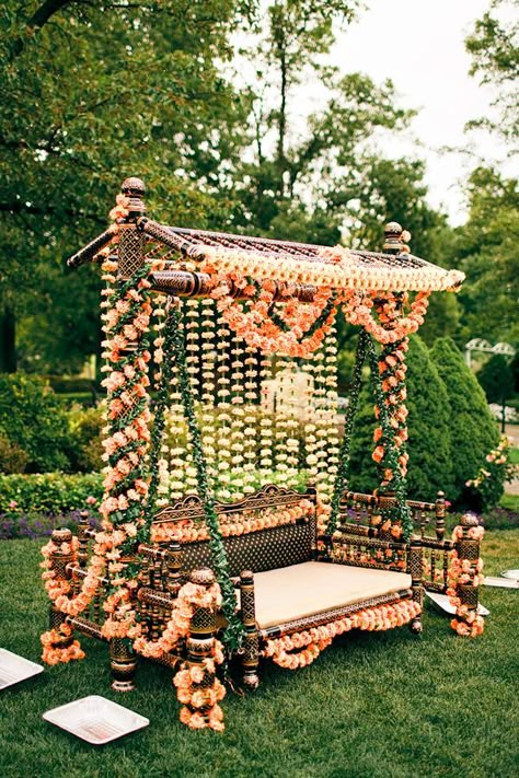 bride and groom seating at an outdoor reception    photo by Chicago based wedding photographers Harrison Studio Mandap Design, Wedding Ceremony Seating, Desi Wedding Decor, Marriage Decoration, Mehndi Decor, Beautiful Wedding Decorations, Wedding Mandap, Summer Wedding Outdoor, Ceremony Seating