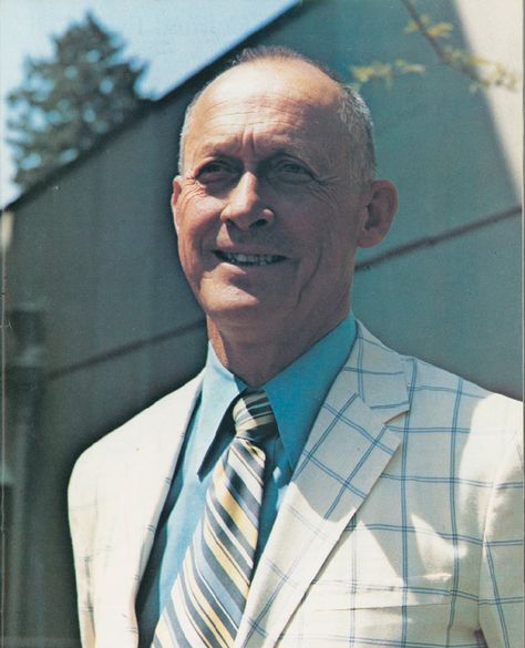 Oregon Track & Field coach Bill Bowerman 1972. ©University of Oregon Libraries - Special Collections and University Archives Oregon Track And Field, Bill Bowerman, University Of Oregon, Track Field, Infamous, Track And Field, Men's Blazer, Oregon, Mood Board