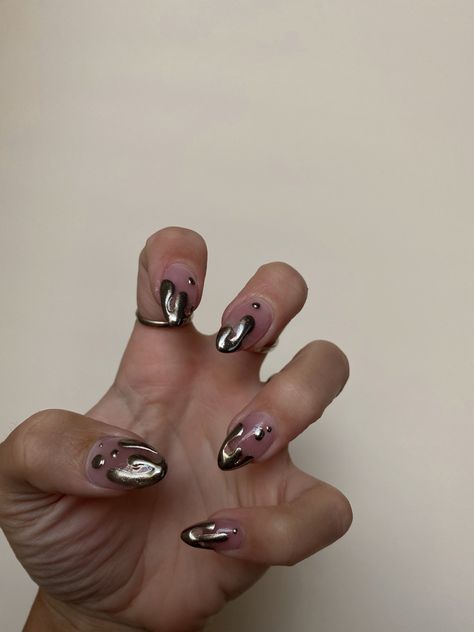 Picture of almond-shaped acrylic nails with silver drippy tips Silver Metal Nail Art, Silver Chrome Nails Ideas, Chrome Drip French Tip Nails, Drippy Chrome Nails, Melted Silver Nails, Silver Bubble Nails, Melting Metal Nails, Metallic Silver Nails Art Designs, Silver Squiggle Nails