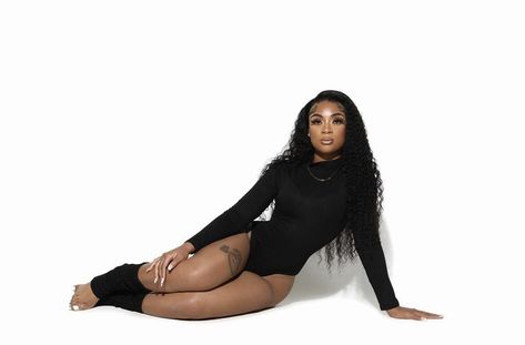 Body Suit Pictures, Black Bodysuit Outfit Photoshoot, Floor Photoshoot Poses, Black Bodysuit Photoshoot Poses, Floor Poses Photoshoot, Black Bodysuit Photoshoot Ideas, Black Body Suit Photoshoot, Bodysuit Photoshoot Ideas Birthday, Body Suit Photoshoot Ideas