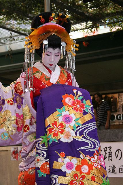 KIMONO -Oiran Purple Kimono Traditional, Oiran Kimono, Purple Kimono, Kimono Traditional, Kyoto Japan Travel, Kimono Japan, Turning Japanese, Japanese Clothing, Geisha Art