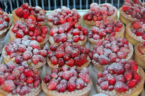 Lake Nemi and its Wild Berry | ITALY Magazine Lake Como Verena, Lake Region Italy, Lake Bolsena Italy, Nemi Italy, Lake Trasimeno Italy, Italy Magazine, Lake Nemi Italy, Wild Strawberry, Wild Strawberries