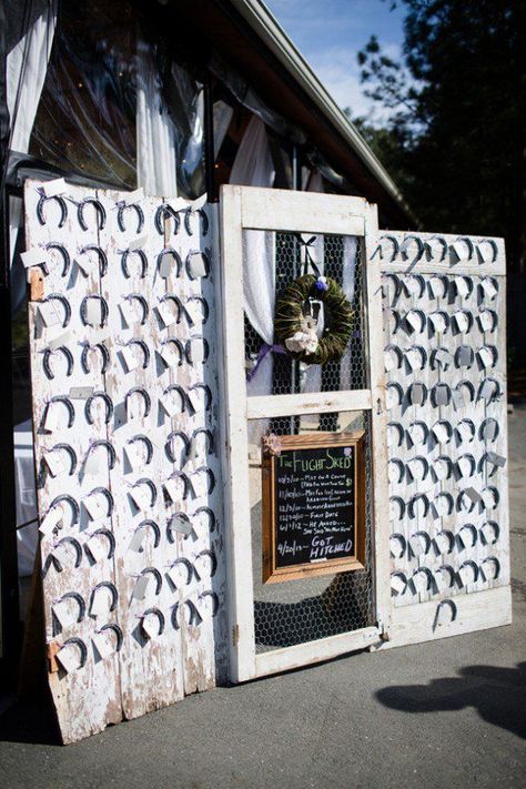 Rustic Barn Wedding Reception, Rustic Place Cards, Western Wedding Decorations, Wedding Horseshoes, Ranch Wedding Venue, Barn Wedding Reception, Country Barn Weddings, Rustic Wedding Chic, Barn Wedding Decorations