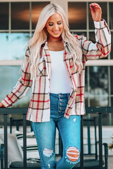 Buttoned Shirt, Lapel Coat, Chic Pattern, Estilo Preppy, Plaid Fashion, Plaid Design, Dressy Tops, Plaid Print, Button Shirt