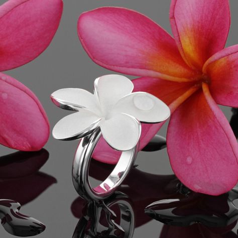 Beautiful sterling silver ring inspired by the tropical frangipani flower. Designed and made in Mauritius. Modern Ring Design, Tropical Accessories, Jewellery Workshop, Frangipani Flower, Unique Sterling Silver Jewelry, Unique Ring Designs, Unique Silver Rings, Silver Jewelry Design, Jewelry Workshop