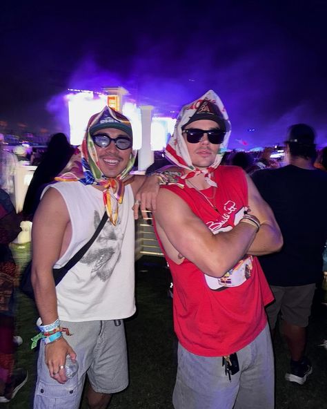 Edm Festival Outfit Men, Cold Rave Outfits, Male Rave Outfits, Male Festival Outfits, Hard Summer Festival Outfit, Men Rave Outfits, Hard Summer Festival, Coachella Outfit Men, Tomorrowland Outfit