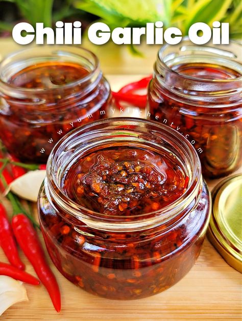 Chili Garlic Oil - Yummy Kitchen Chili Garlic Oil Recipe, Recipes With Chili Garlic Sauce, Garlic Oil Recipe, Homemade Chili Sauce, Chili Oil Recipe, Chili Garlic Paste, Chili Sauce Recipe, Homemade Oil, Garlic Oil