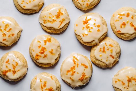 These cookies are the perfect mixture of orange and sugar, great for getting family and friends in the holiday spirit or sharing at a potluck. Lemon Poppyseed Cookies, Poppyseed Cookies, Orange Recipes Dessert, Cookies With Cream Cheese Frosting, Cookies With Cream Cheese, Orange Dessert, Carrot Cookies, Orange Frosting, Orange Cookies