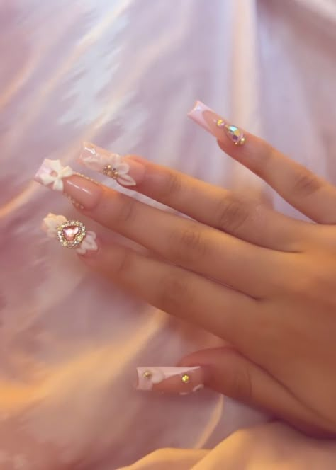 Pink Flower Quince Nails, 15 Quinceanera Nails, Pink Quince Nails Almond, Pink And Gold Quince Nails, Rose Gold Quince Nails, Pink Quinceanera Nails, Quince Nails Pink, Pink Quince Nails, Nails Quince