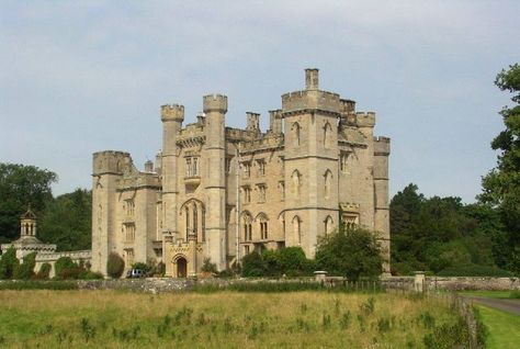 Win a Stay at a Castle Fit for "Beauty and the Beast"      |     Smart News | Smithsonian Castles Medieval, British Castles, King Robert, Scottish Borders, Medieval Castles, Chateau Medieval, Castle Scotland, Gothic Castle, Castle Mansion