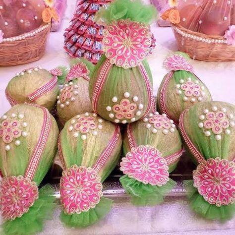 Coconut Decoration For Engagement, 1st Birthday Decorations Girl, Diy 1st Birthday Decorations, Coconut Decoration, Bangle Ceremony, Adult Birthday Decorations, Wedding Gift Hampers, Homemade Home, Thali Decoration Ideas