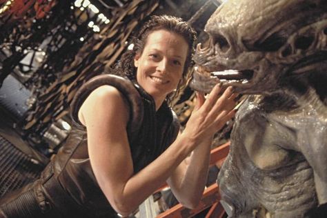 Alien Sigourney Weaver, Alien Resurrection, Giger Alien, Ellen Ripley, Alien 1979, Sigourney Weaver, Aliens Movie, Famous Monsters, Alien Vs