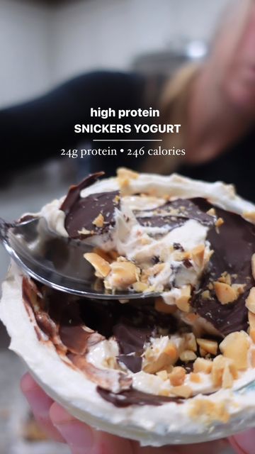 Snicker Yogurt Cup, Snickers Greek Yogurt, Greek Yogurt Protein Ice Cream, Greek Yogurt Snickers, Pb2 Greek Yogurt Recipes, Snickers Yogurt Cup, Snickers Protein Pudding, Greek Yogurt Pb2 Recipe, Greek Yogurt Add Ins