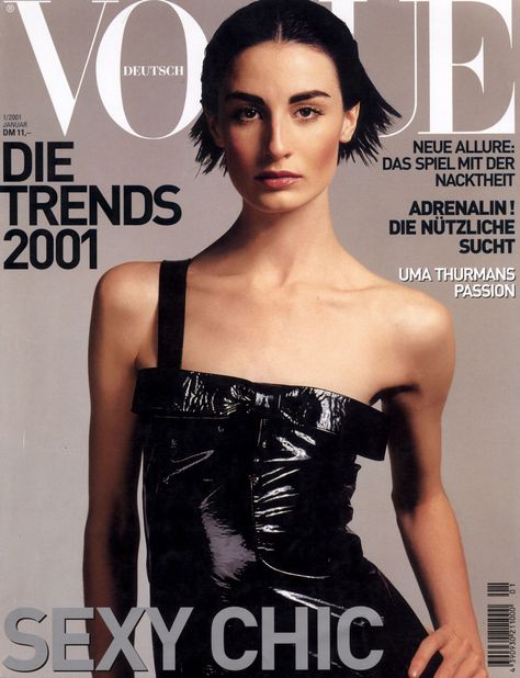 Erin O´Connor by Mark Abrahams Vogue Deutsch January 2001 Cover Vogue, Best Fashion Magazines, Erin O'connor, Irish Fashion, Vogue Magazine Covers, Fashion Magazine Cover, Uma Thurman, Vogue Beauty, Fashion Cover