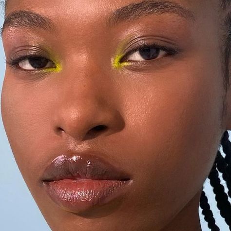 grace ellington on Instagram: "Clean and bright beauty details behind the scenes with @dannykasirye for @stylistmagazine 💐 Photography @dannykasirye Styling @pollyknight Fashion assistant @helen_atkin Hair @amazingafi_ Make up @gracemariaellington Nails @paintedbyjools_ Photography Director @tomgormer @stylistmagazine" Neon Yellow Eye Makeup, Easy Colourful Eye Makeup, Neon Yellow Makeup, Minimalist Eye Makeup, Fashion Editorial Makeup, Makeup Flawless, Yellow Eye Makeup, Fashion Assistant, Yellow Makeup