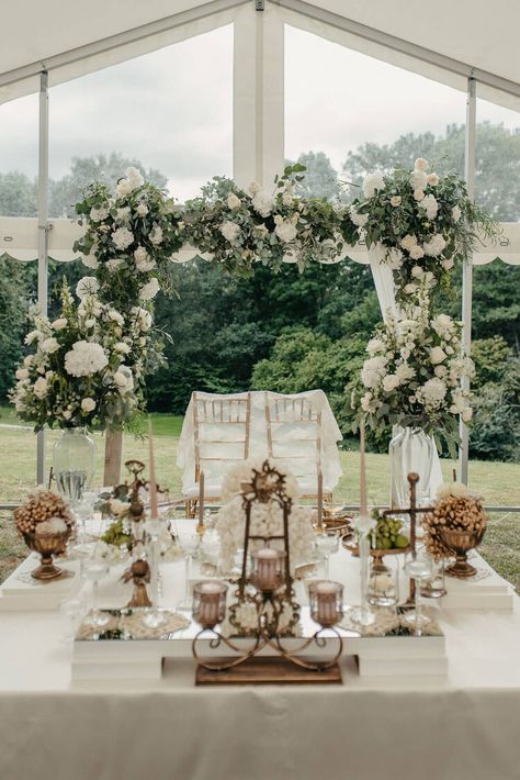 Garden Nikkah Decor, Intimate Nikah Decor, Outdoor Nikkah Setup, Persian Ceremony Wedding, Sofre Aghd Mirror, Fall Engagement Parties, Cottage Core Wedding, Persian Weddings Sofreh Aghd, Iranian Wedding